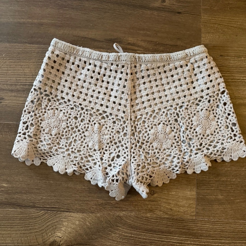 Easel Crochet Shorts Women Medium Beige Excellent Boho Floral Scalloped Festival - Picture 4 of 10